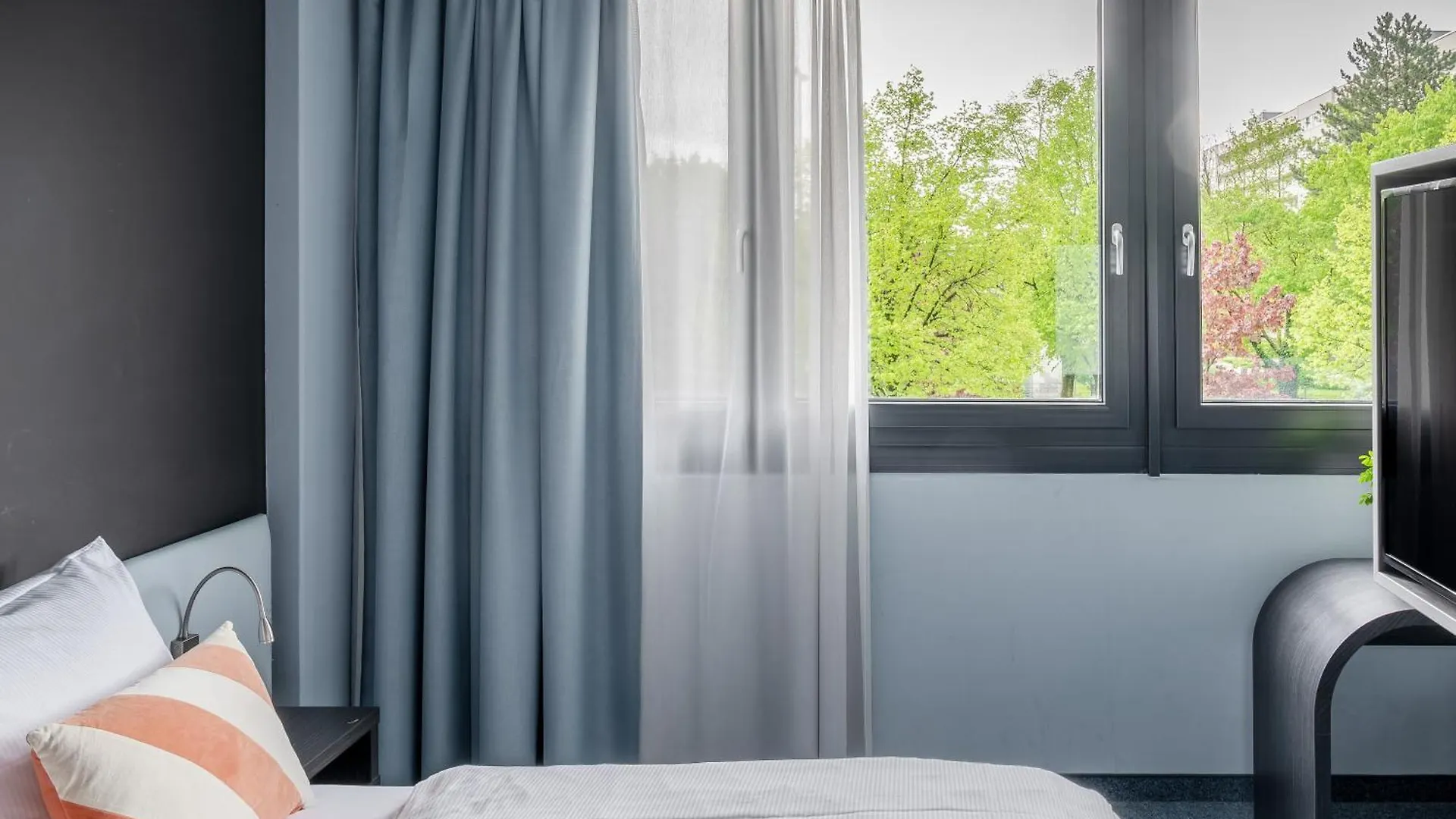 Numa Munich Viktoria Aparthotel 4*,